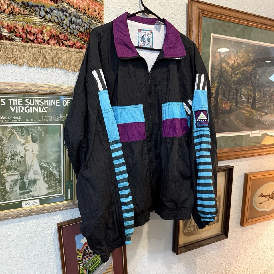 Cortavientos Colorido Club International Personalizado Vintage Años 90 RARO Talla XL Foto 2 de 4