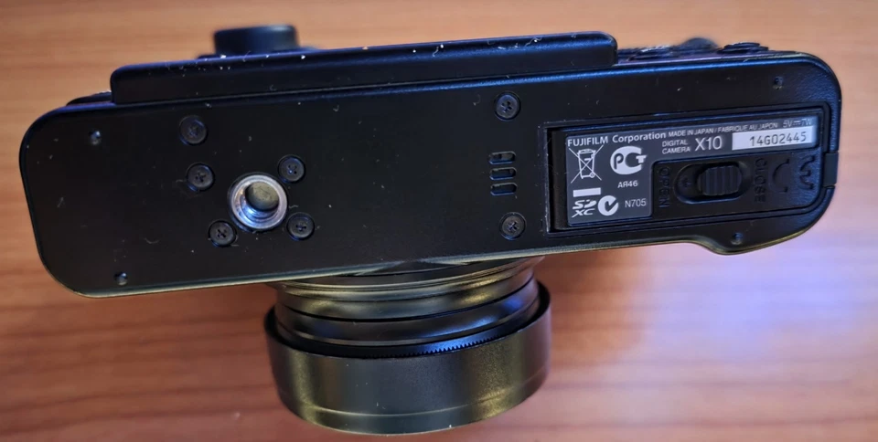 Fujifilm X10 hochwertige Kompakt-Digitalkamera - schwarz - TOP Zustand - Bild 4 von 4