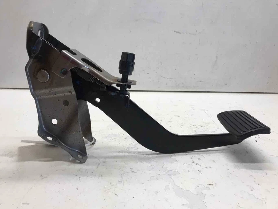 2005 HONDA ELEMENT Brake Floor Stop Foot Pedal w/ Bracket Assembly Used Foto 3 de 4