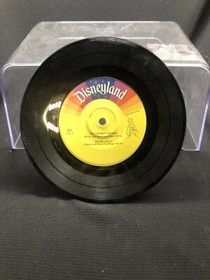 Vintage Walt Disney Story Of Robin Hood Book and 33 1/3 RPM Record