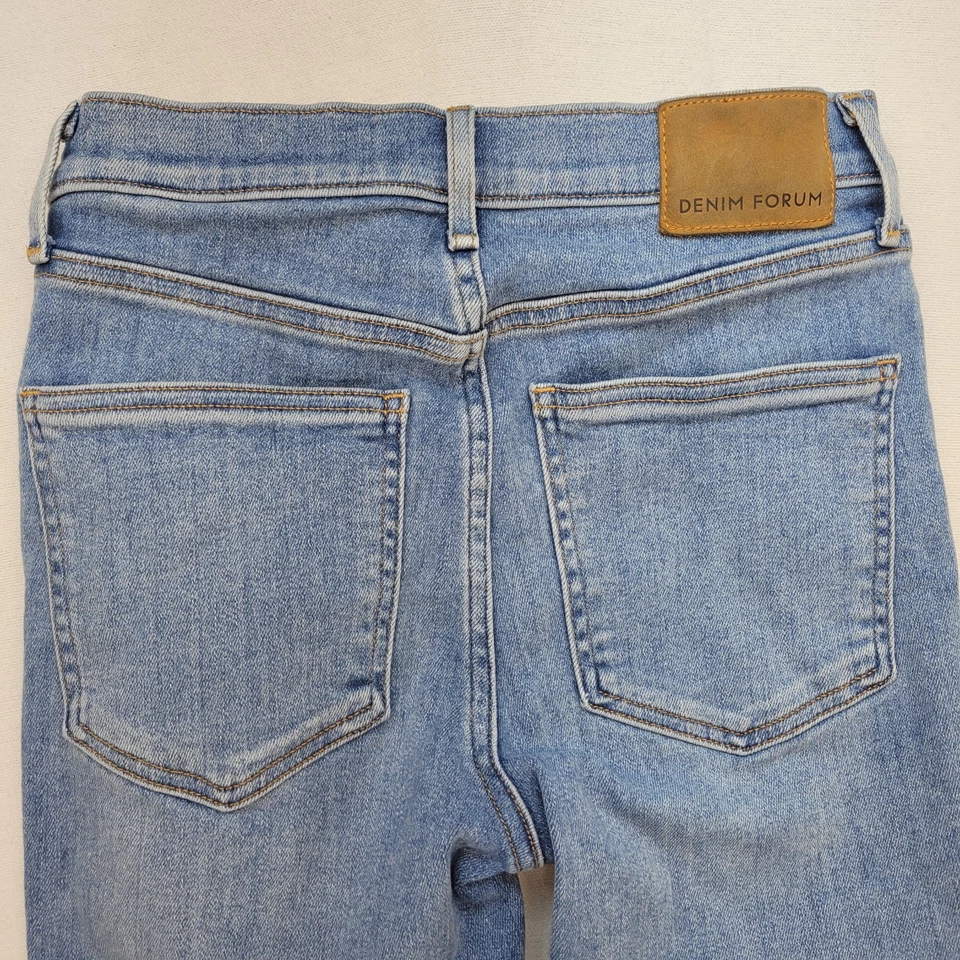 Jeans Denim Forum Aritzia para mujer 28 largos Lola tiro medio ajustados lavado claro denim Foto 4 de 4