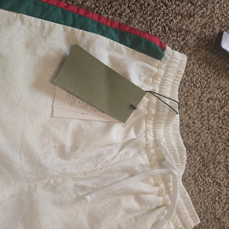 NUEVO CON ETIQUETAS GUCCI PANTALONES CORTOS CINTURA ELÁSTICA RAYAS LATERALES TALLA XXS Foto 2 de 4