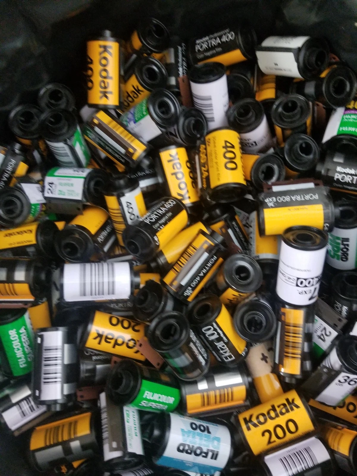 Lot of 190 Assorted 35mm empty film canisters cassettes cartridges Kodak Fuji