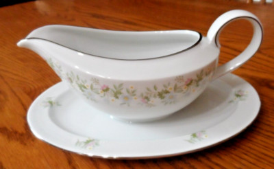 Johann Haviland ''Forever Spring'' China Gravy Boat Att. Underplate Silver Germany
