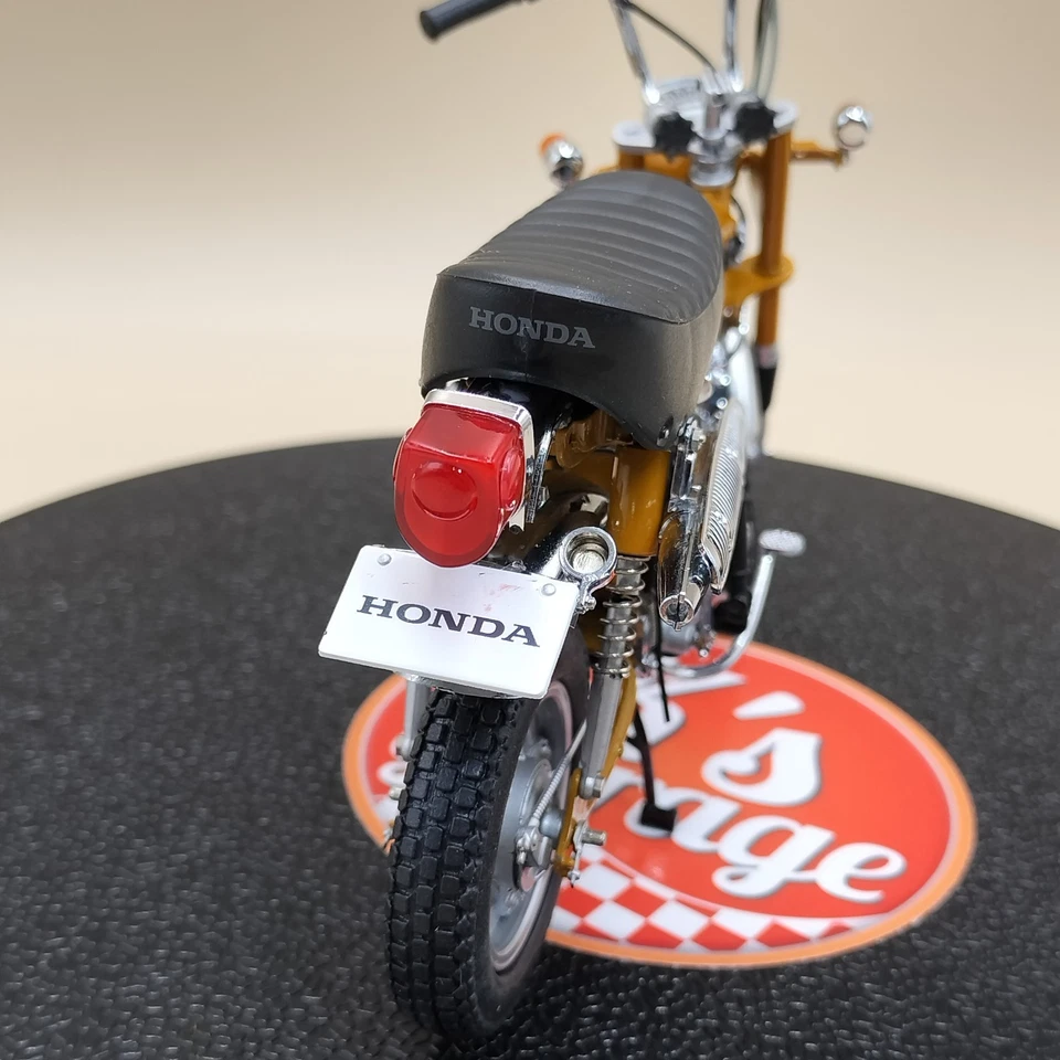 *Damaged* EBBRO 1/10 Honda Dax ST50 gold 1969 Japan Diecast Model 10006 - Image 4 of 4