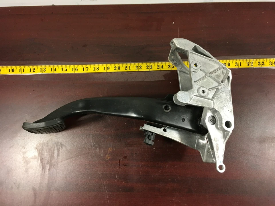 BMW 335I 2011-2013 conjunto completo de pedal de parada de freno 6751975 OEM. Foto 3 de 4