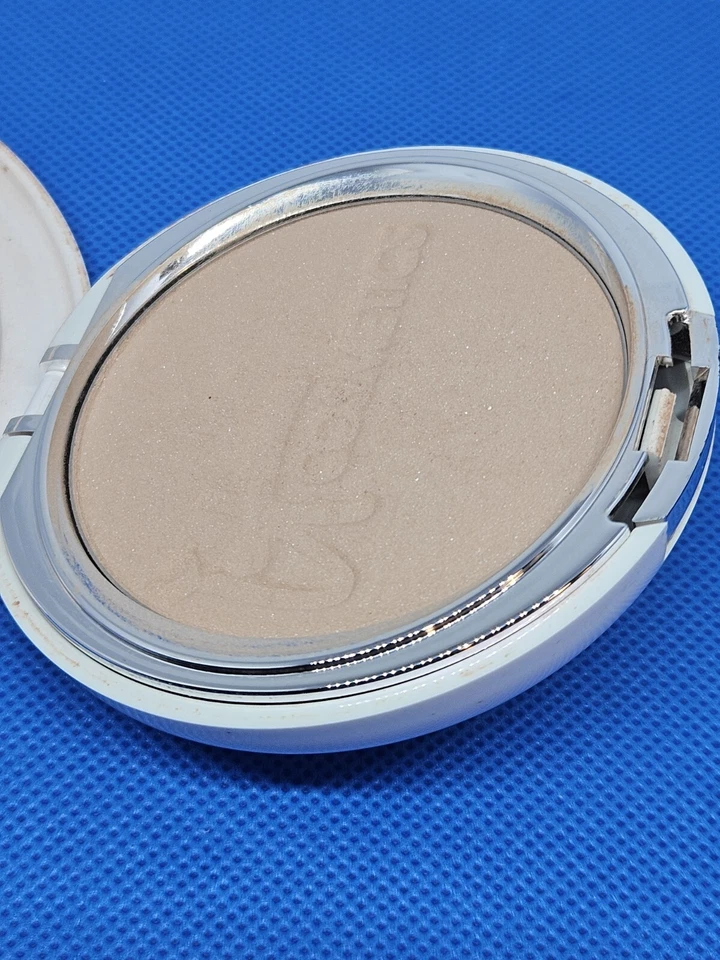 it Cosmetics Celebration Illumination Foundation TAN 0.30oz (SLIGHT FLAW) - Image 3 of 4