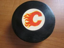 CALGARY FLAMES APPROVED NHL OFFICIAL GAME PUCK RARE VINTAGE VICEROY MFG 🇨🇦