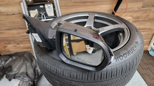 2024-2025 Chevrolet Traverse (New body style)  Passenger Right Side View Mirror