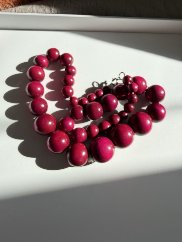 Authentic Vintage Wood Graduated Bead Necklace Pink Maroon Magenta Valentines