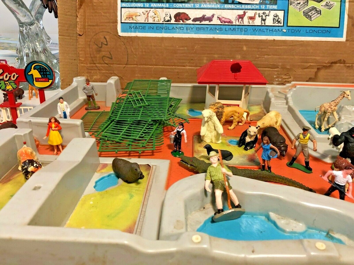 Vintage BRITAINS LTD MODEL ZOO PLAYSET Plastic Near Complete Box