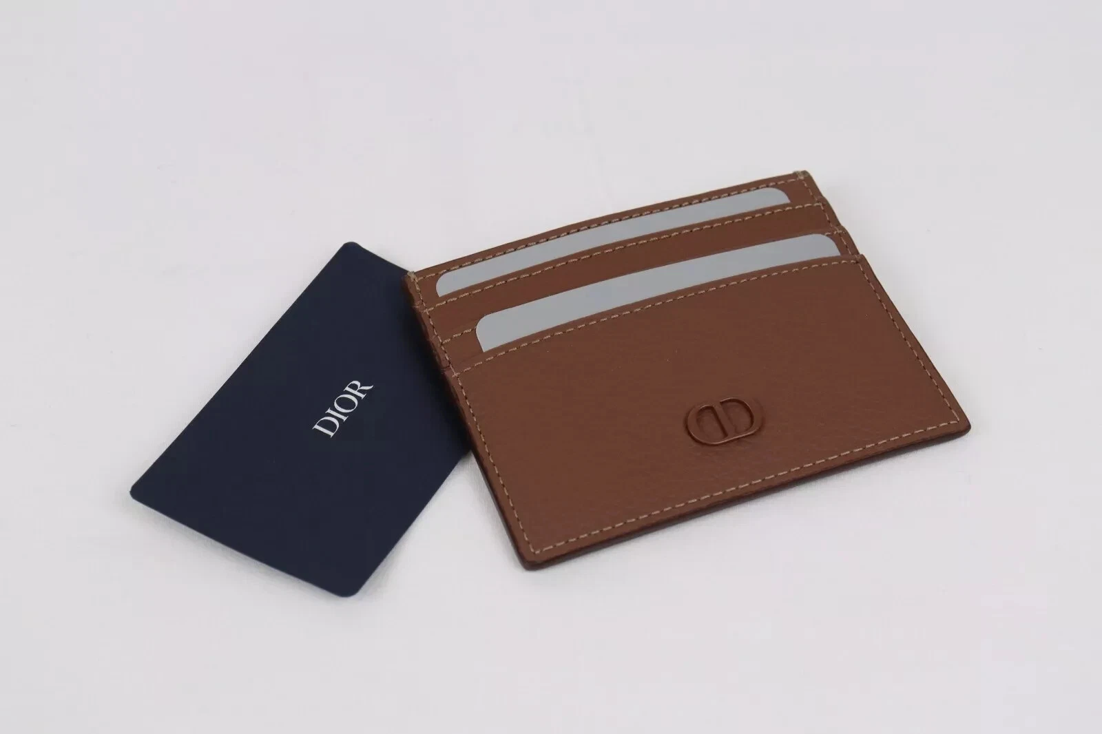 Porte carte logo CD Dior en marron/beige, neuf avec étiquette d'exploitation