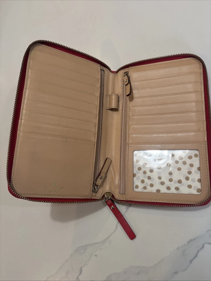 Cartera de viaje Kate Spade New York Wellesley roja color descontinuado Foto 3 de 4