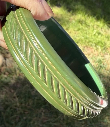 Bakelite vintage Green carved rope bangle bracelet Tested jewelry