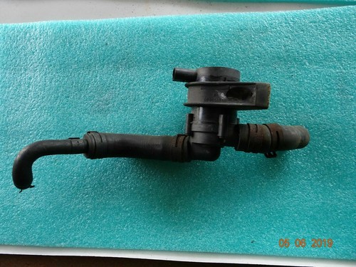 VW Passat (3B2) 1.9 TDi Wasserpumpe 70207400