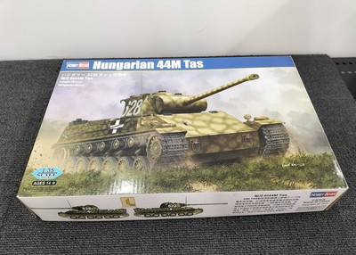 HOBBY BOSS 135 Scale Model Hungary 44m Tash Heavy Tank Used