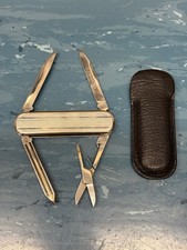 Kleines Taschenmesser mit 4 Teilen und Hülle