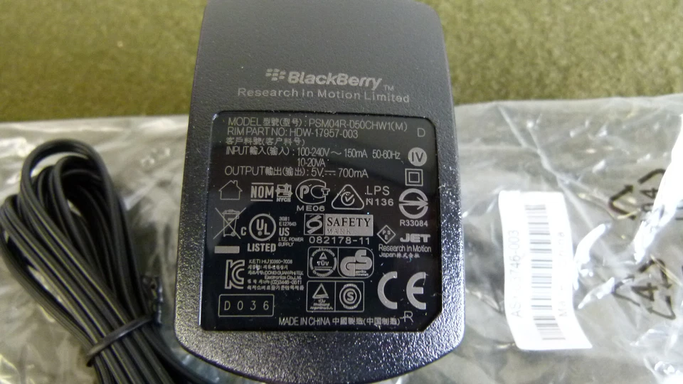 Blackberry International PSM04R-050CHW1(M) Travel Charger Micro-USB, Black - Image 4 of 4