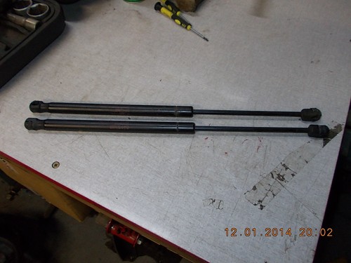 Heckklappe Stoßdämpfer Federbeine Mitsubishi Colt Z30 1,1L