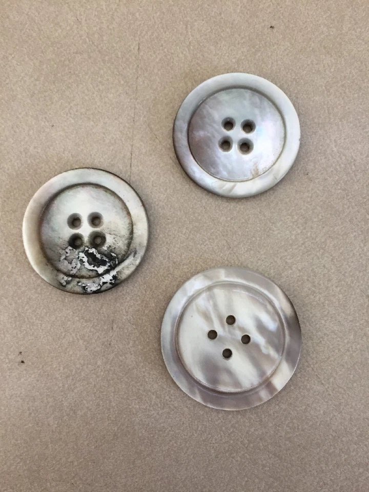 Mixed Lot of 9 Vintage Mother of Pearl Shell Two Four Hole Buttons 2.25-3.75cm - Image 3 of 4