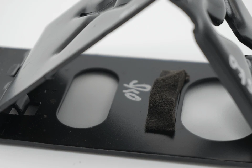 OEM MERCEDES BENZ TAPÓN DE CUÑA RUEDA A2035830075 Foto 4 de 4