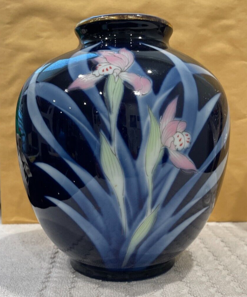VTG. ASAHI JAPANESE GINGER JAR COLBALT BLUE VASE W/ PINK IRIS