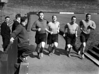 Bolton Wanderers' centre forward Nat Lofthouse who went on lat- 1950 Old Photo 2