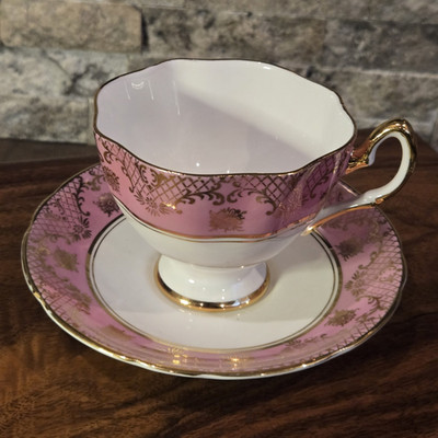 Salisbury Bone China Pink Gold Floral Tea Cup & Saucer Set England England