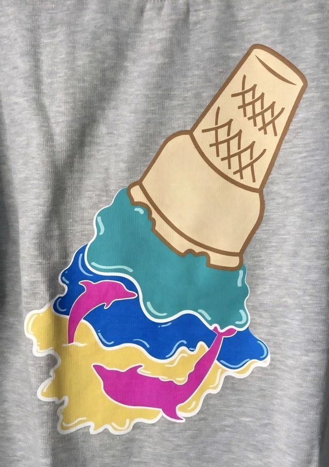 Suéter Pullover Rosa + Delfín Para Hombre Gris Multi Helado Delfín - Talla Mediana Foto 2 de 4