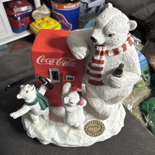 COCA COLA HERITAGE COLLECTION 1996 POLAR BEARS AT VENDING MACHINE FIGURINE 77007
