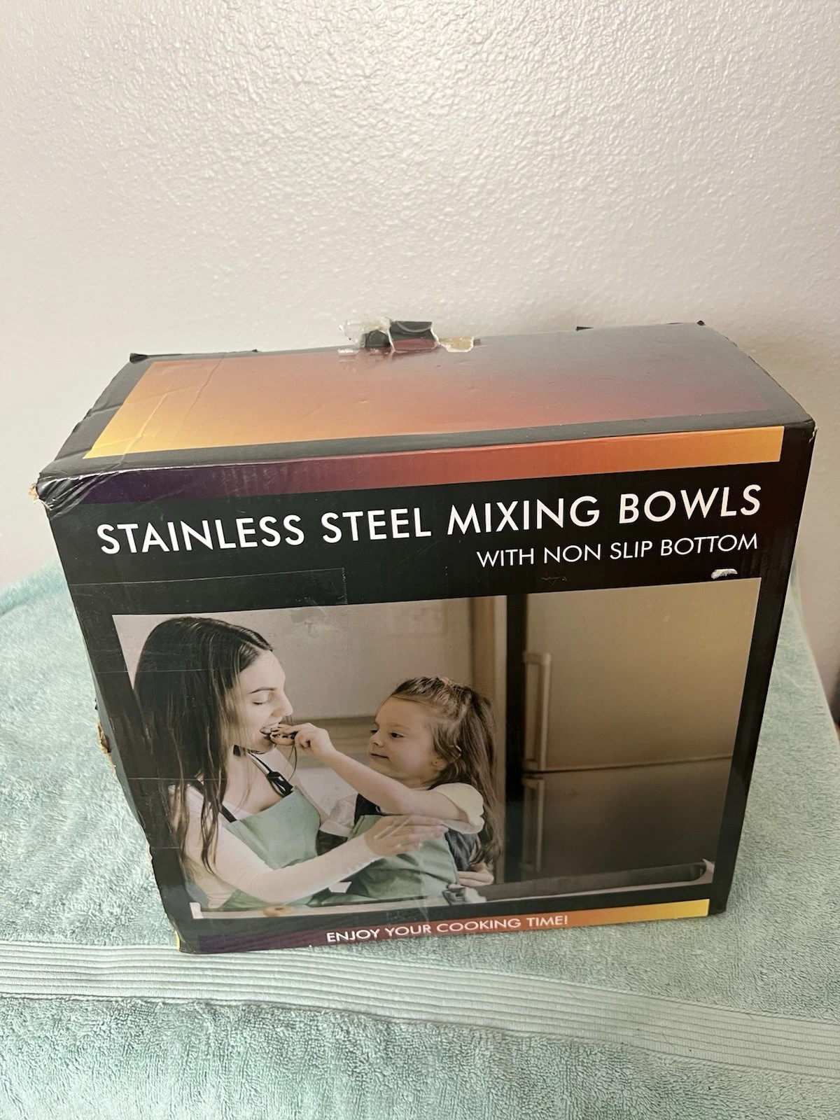 7 Piece Mixing Bowls with Lids Stainless Steel Set Non Slip Bottoms& Accessories