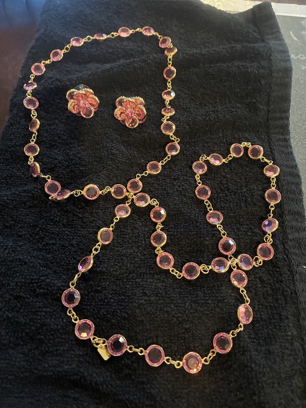 VINTAGE SIGNED SWAROVSKI PINK CRYSTAL BEZEL NECKLACE & PIERCED EARRING SET 35”