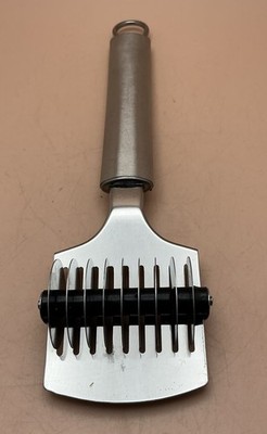 Herb Cutter/Roller, Innovative Kitchen Tool - Brand New