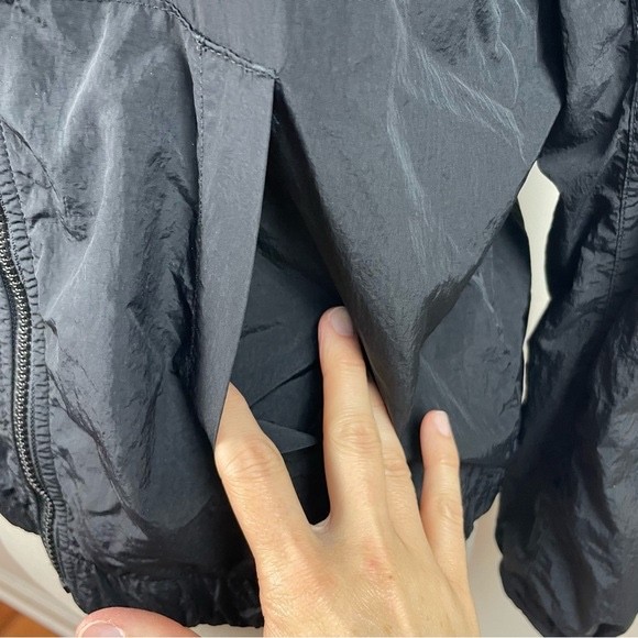 Reebok Solid Black Full Zip Hooded Windbreaker Ja… - image 5