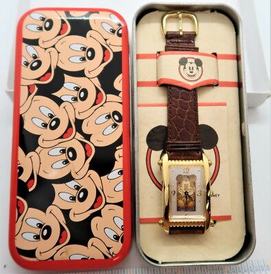 MICKEY MOUSE, Disney Store ''Mickey Inc. Curvex'' MENS CHARACTER WATCH,R17-16