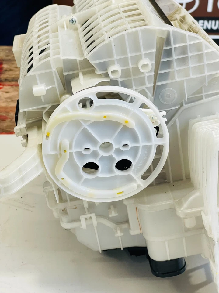 MATRIZ DE CALEFACCIÓN GENUINA TOYOTA PRIUS 2016-22 87010-47300 Foto 3 de 4