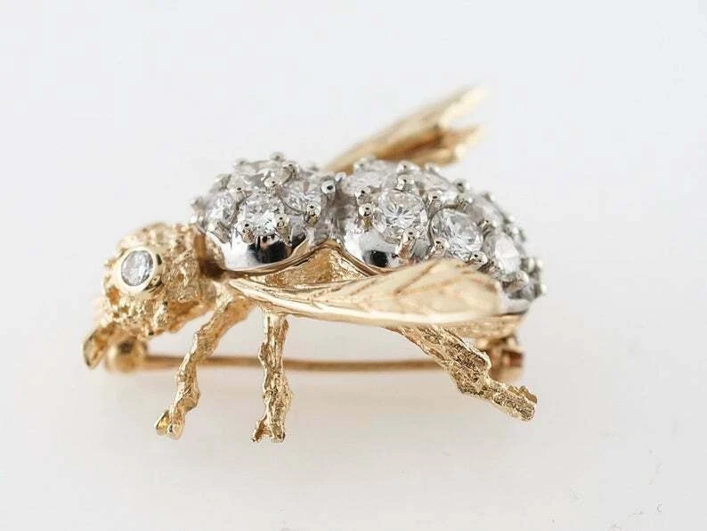 Broche prendedor redondo de diseño de abeja con diamantes de corte brillante de 2,00 quilates enchapado en oro amarillo de 14 k Foto 2 de 4