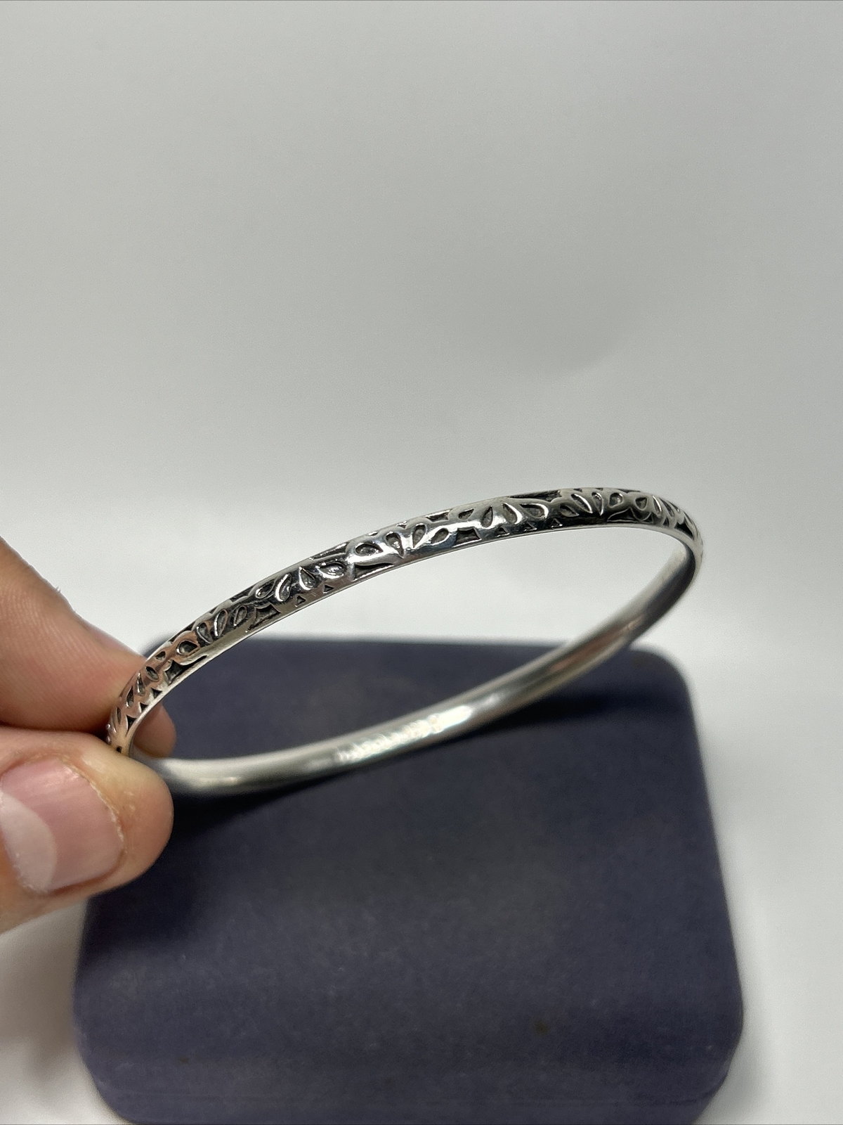 Designer Lagos Caviar Sterling Silver Oval Bangle Unique Pattern
