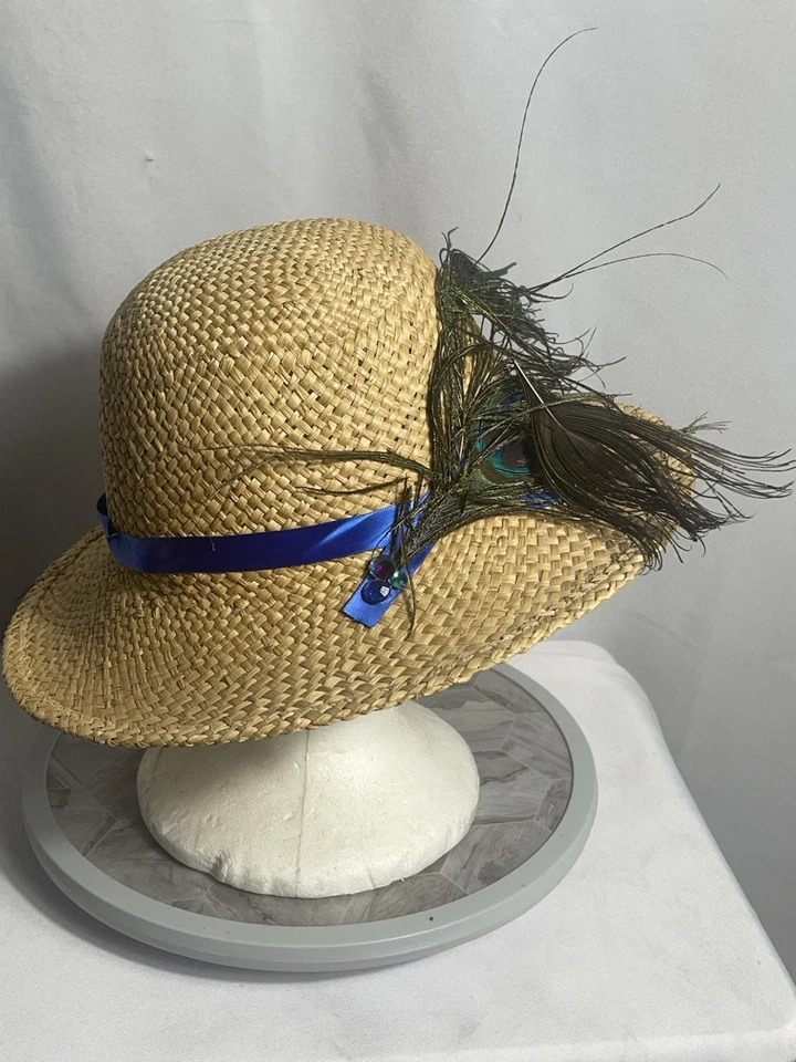 Chapéu de palha vintage com pena de pavão e destaque de fita azul, aba larga boho - Imagem 3 de 4