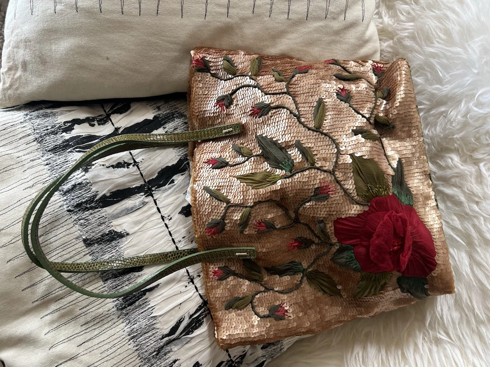 Bolso de mano clutch valentino garavani hecho a mano con lentejuelas bordado gasa app Foto 2 de 4