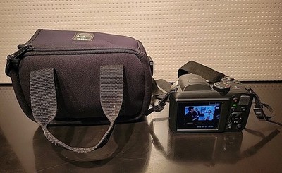Kodak PIXPRO Aspheric AZ252 Point & Shoot Digital Camera with 3'' LCD With Case