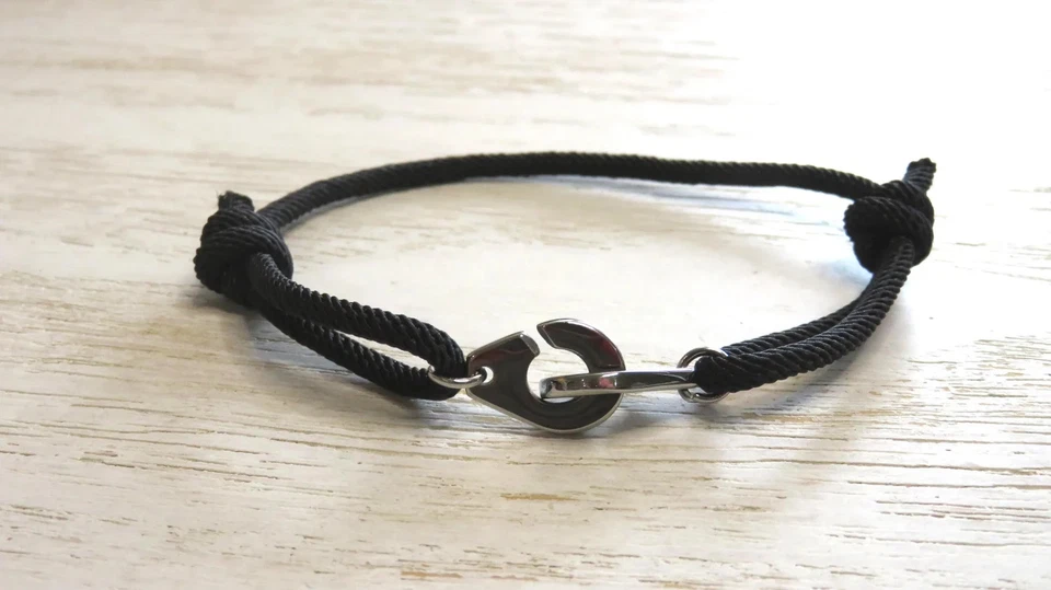 Bracelet menotte acier inoxydable sur cordon réglable noir - Photo 2/3