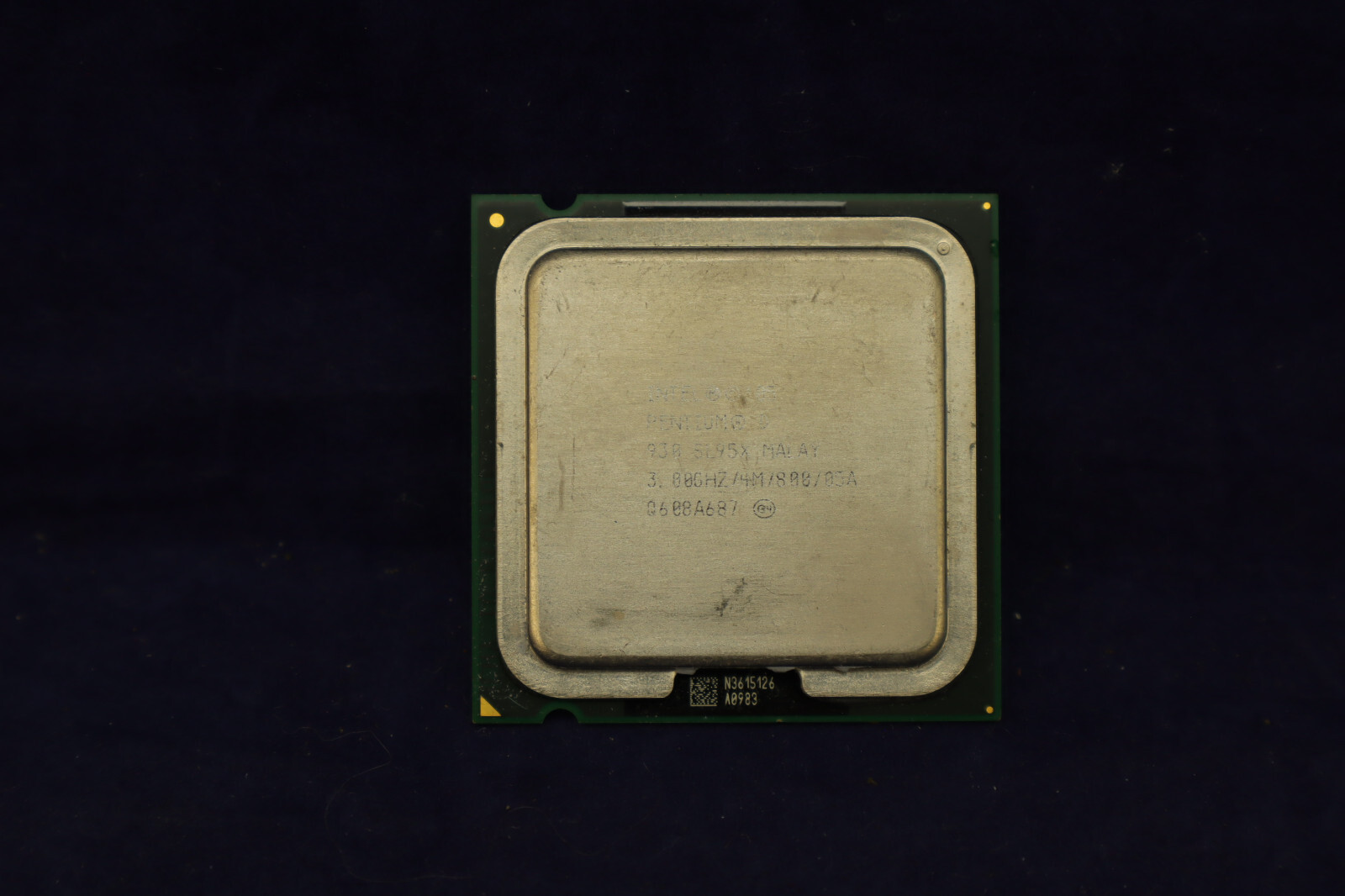Intel Pentium D 3.00GHz 930 SL95X 4M 800 05A Q608A687 Desktop Computer Processor