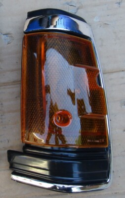 FITS DATSUN NISSAN 720 MODEL 1984 85 FRONT LEFT SIDE CORNER LIGHT