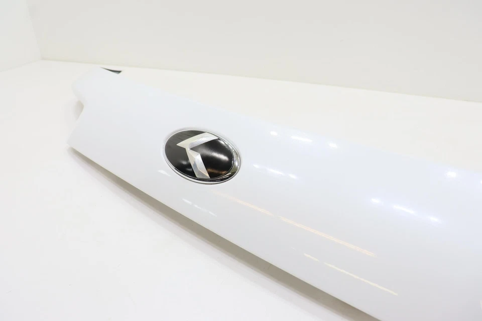 2016- 2020 KIA SORENTO LIFTGATE MOLDING COVER W/ EMBLEM OEM 87371C6000 WHITE_SWP - Image 3 of 4