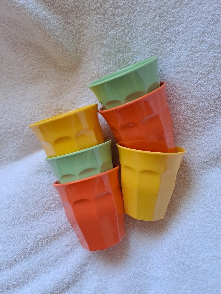 Campinggeschirr 6 bunte Melamin - Becher , sehr guter Zustand