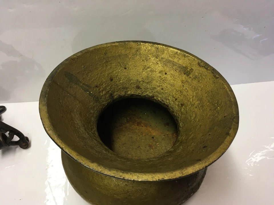 Antique Railroad/Railway Cast Iron Spittoon C.P.R. Collectible,canadian pacific - Image 3 of 4