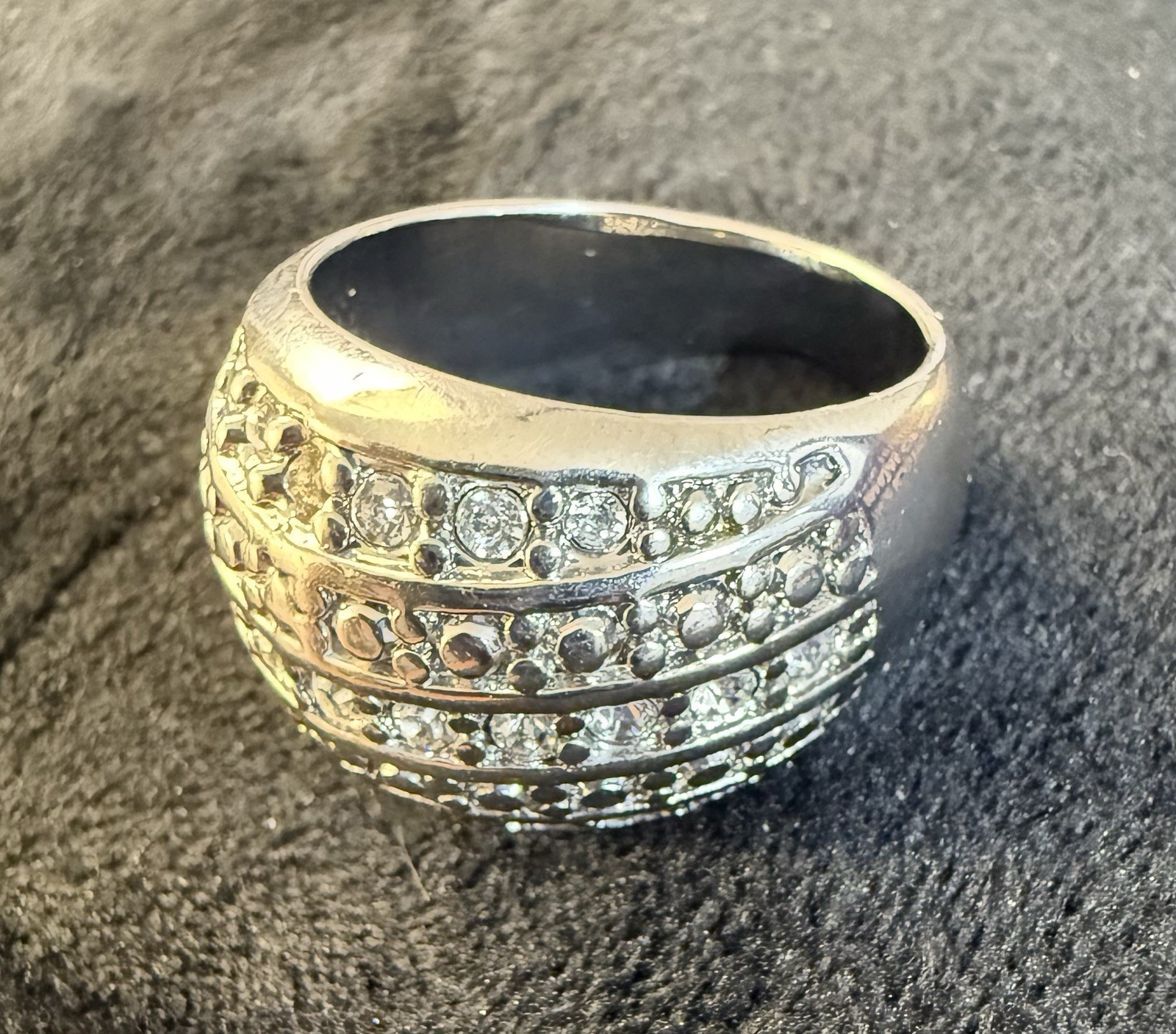 Pave-Diamond-Setting Bold Statement Ring size 9.5… - image 3