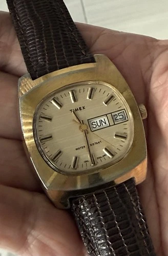 VINTAGE 1970s Men’s TIMEX Day/Date TV Dial, Hand Wind - RUNNING FINE