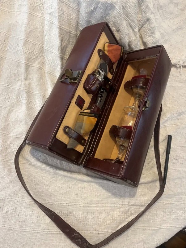 Picnic Time Harmony Burgundy Single Bottle Wine Case with Accessories